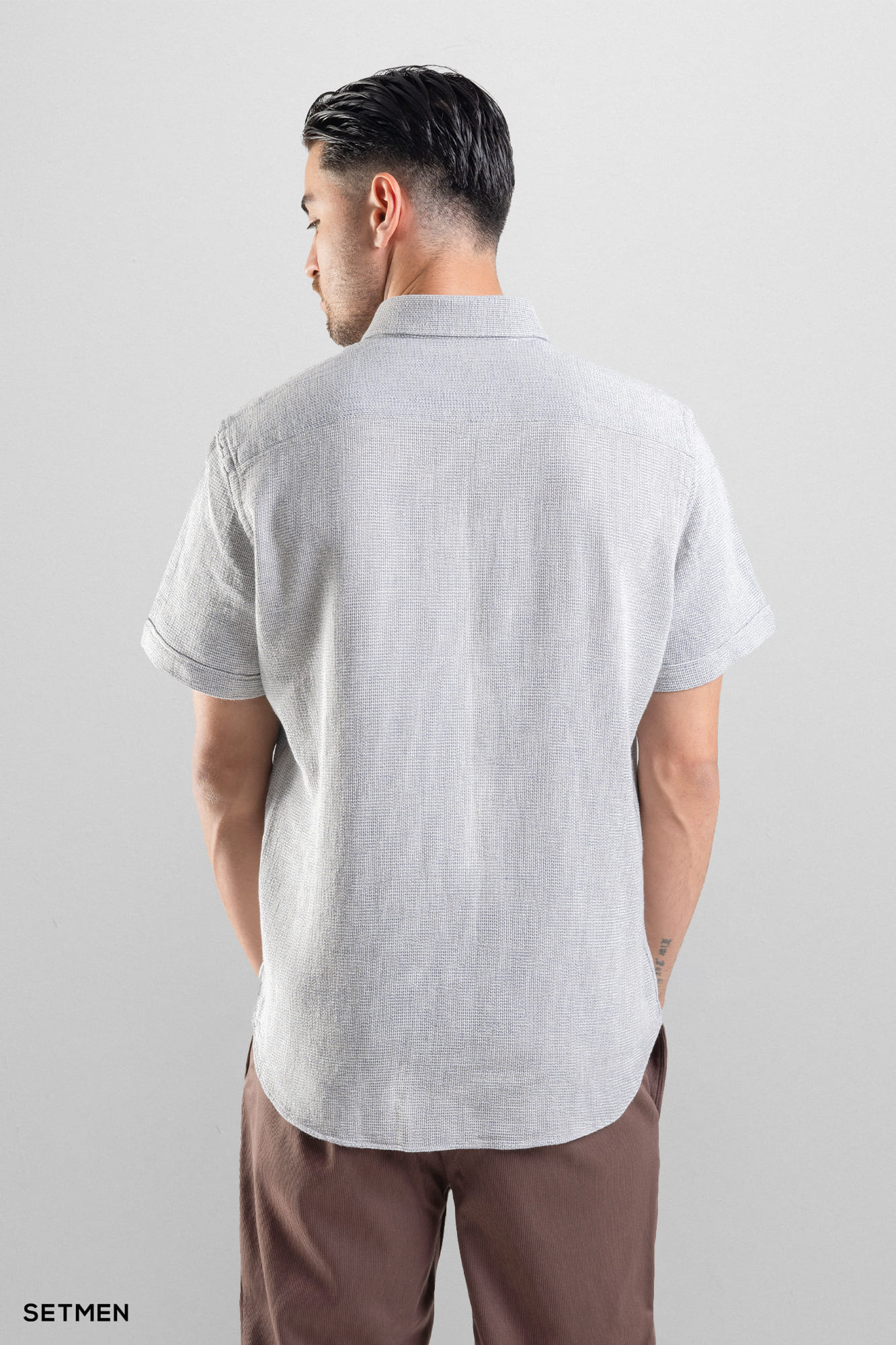 پیراهن مردانه آستین کوتاه کنفی